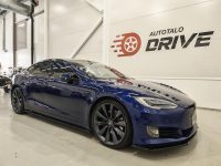 Tesla Model S 8