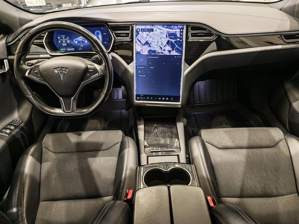 Tesla Model S 14