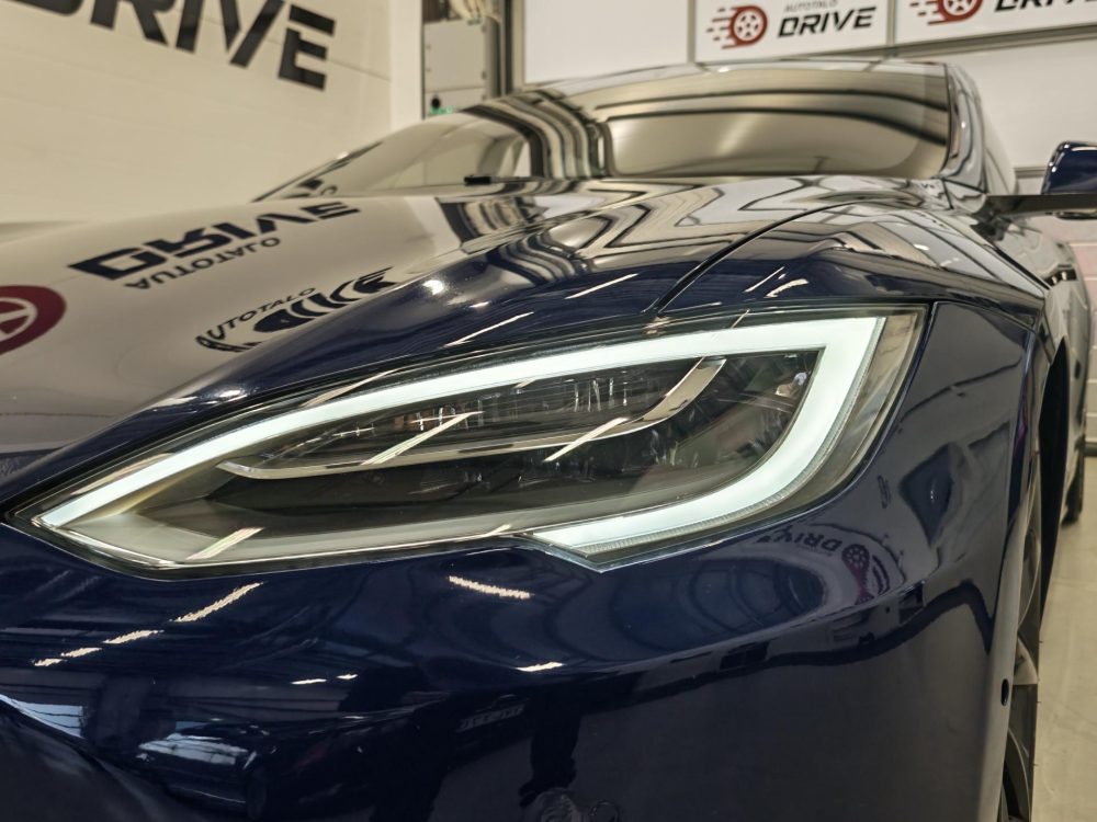 Tesla Model S 21