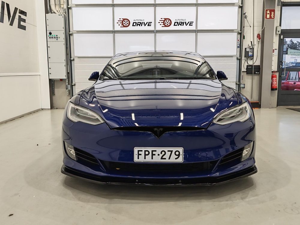 Tesla Model S 9