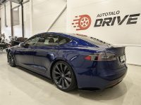 Tesla Model S 4
