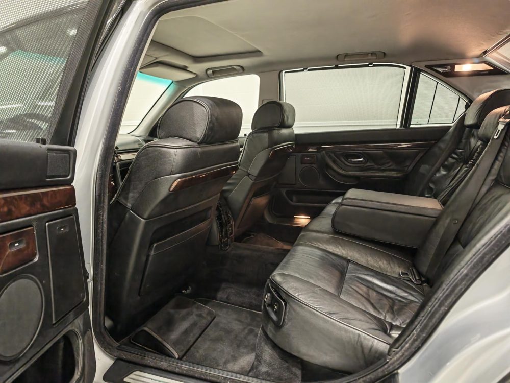 BMW 750 19