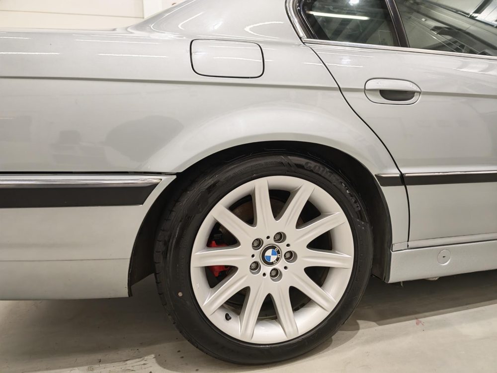 BMW 750 13