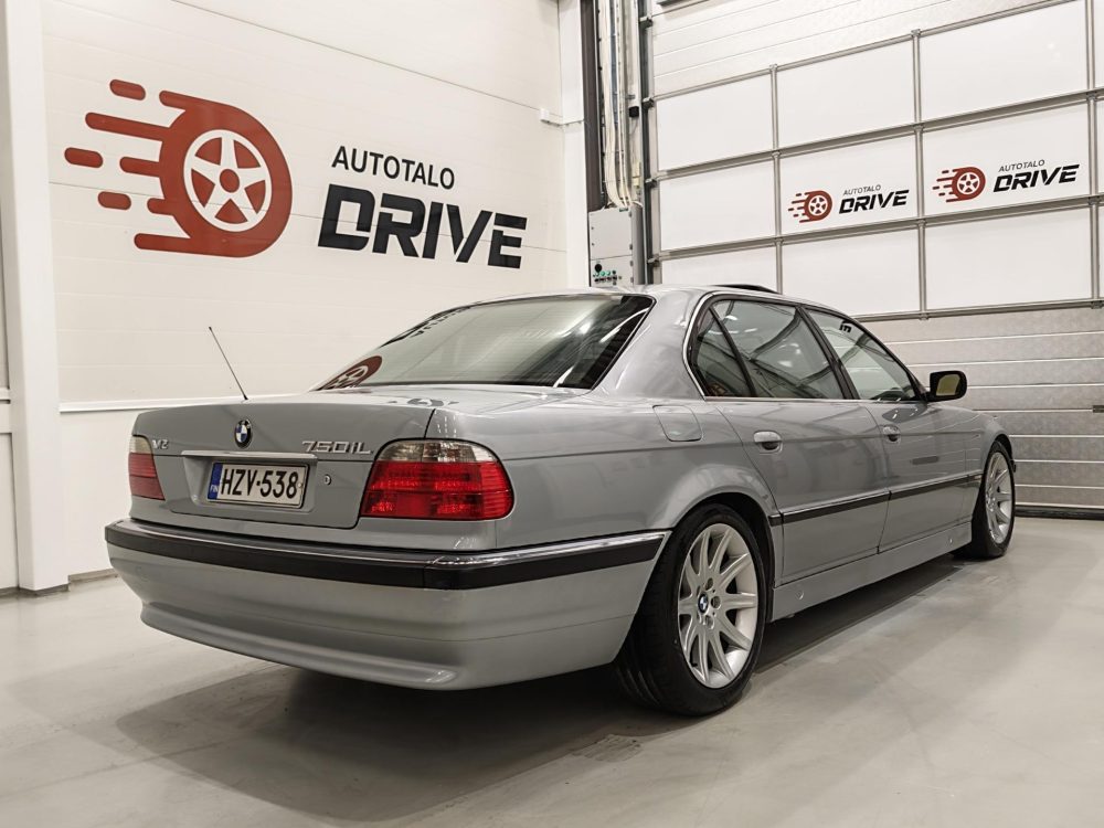 BMW 750 6