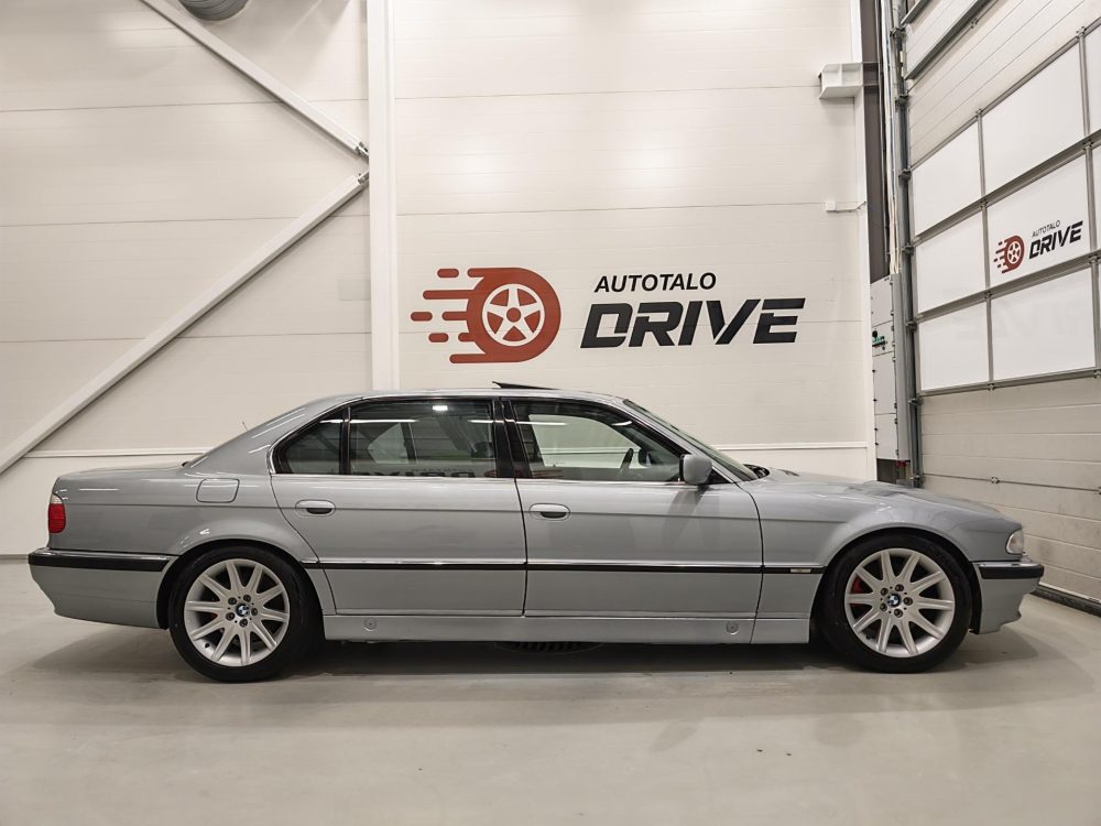 BMW 750 8